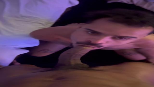 Meu marido comendo meu amigo