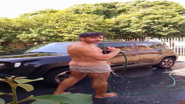Dei um trato no jeep