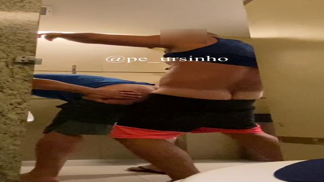 V245 Um dia comum no wc