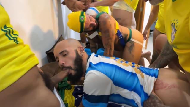 NO RITIMO DA COPA JOGADORES DOTADOS ENTRANDO COM BOL...