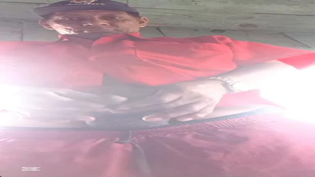 Coroa do movimento sem terra inédito gozando rapidinho na varanda de sua casa improvisado delícia 