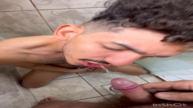 Tom ganhando mijo 