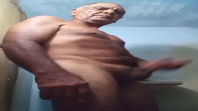 Vovô caminhoneiro Luiz 64 anos batendo uma