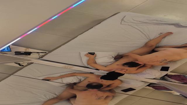 Coroa queria fuder com o novinho e eu enchi o cu des...