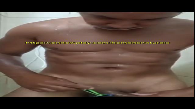 Coroa tesudo no banho