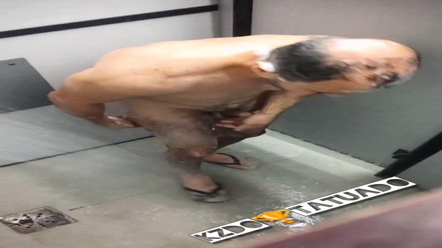 Banho na academia