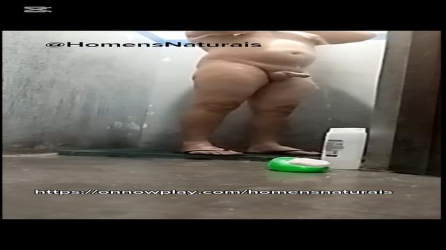 Caminhoneiro no banho