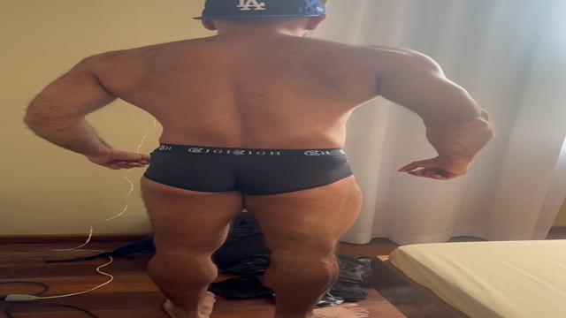 Macho na rua e puta na cama!