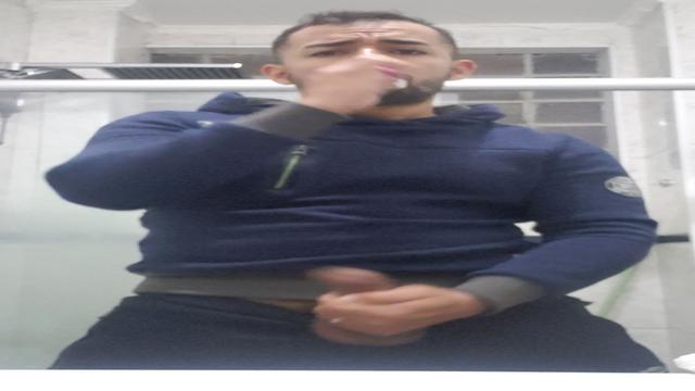 ESCOVANDO OS DENTES COM LEITE DE PICA