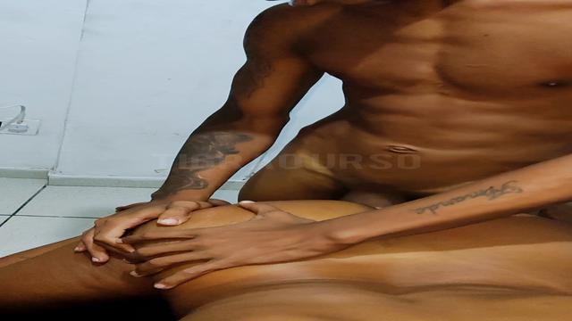 deixei o Erick comer uma bucetinha ..