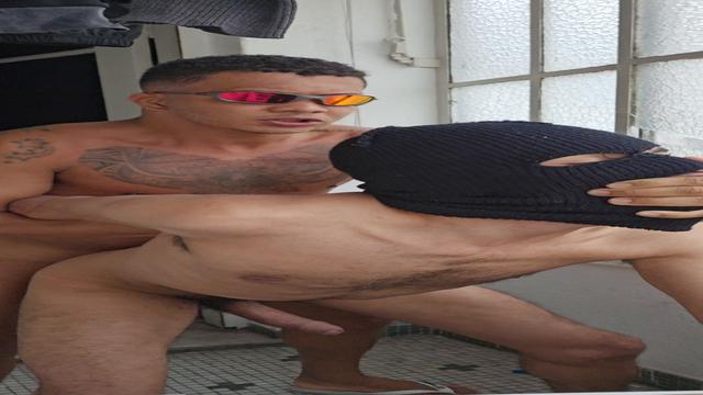 Fudendo o novinho pauzudo 