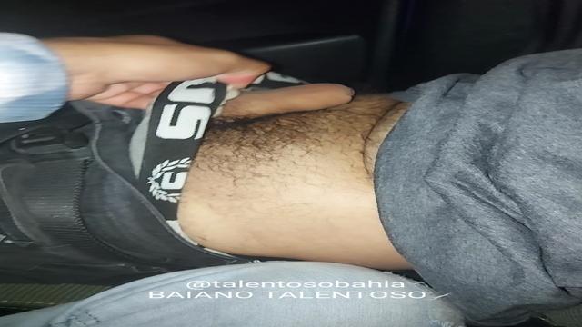 ONTEM ANOITE TAVA FRIO PORÉM FUI NUMA PRACINHA DE PE...