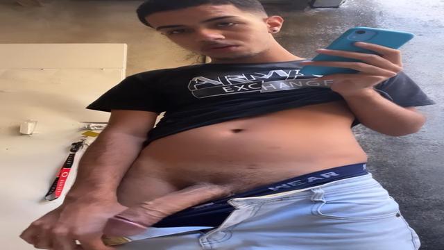 Cheio de tesão na pica 