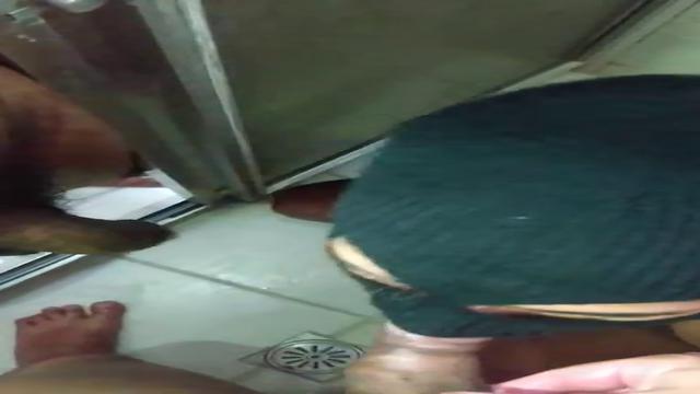 Depois do mijão limpando as picas