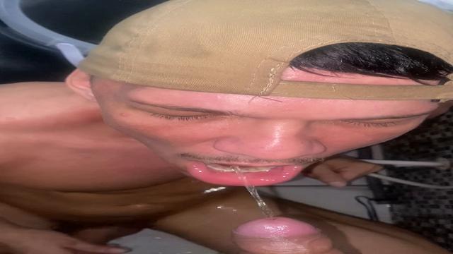 MLK MISTUROU PORRA E MIJO NA MINHA BOCA