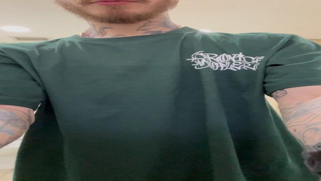 Adrenalina no banheiro público 