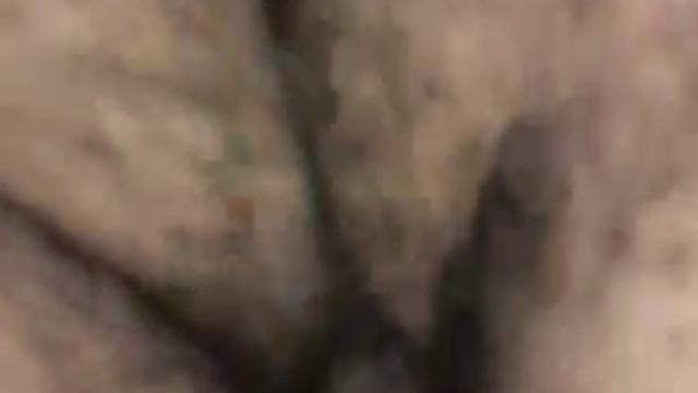 Comendo uma bucetinha e um cu gostoso.