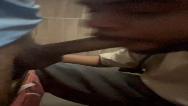 Putao me colou pra mamar no banheiro do mercado 