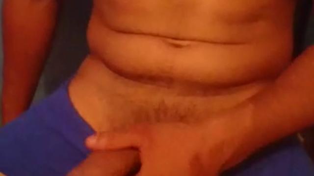 De cueca azul sensualizando