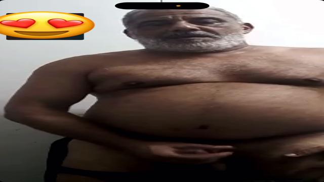 Punheta de rotina do segurança parrudo mais gostoso ...