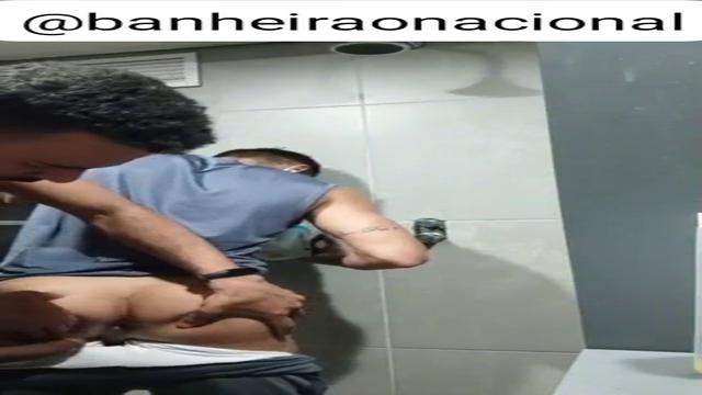 Puto no banheiro