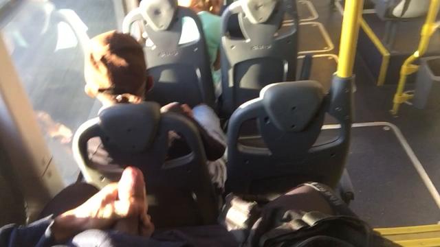 segunda parte do tesão que eu estava no ônibus, um c...