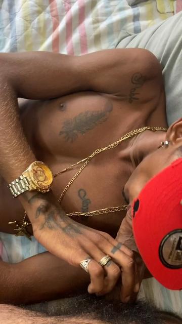 O novinho que cuida de carros na minha rua 