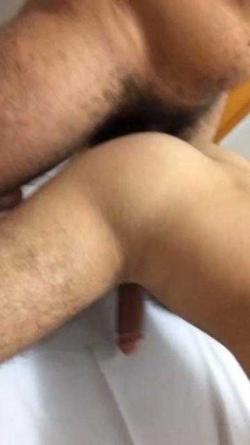 Pegando um carinha de quatro.