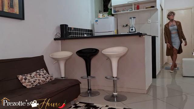 Veja transsexual grande fodendo com BBW na casa de P...