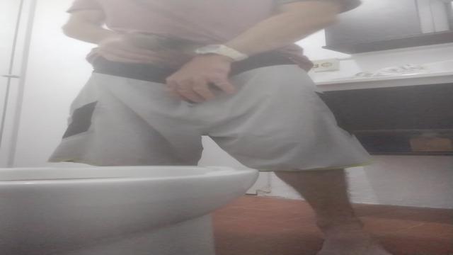 Se exibindo no banheiro 