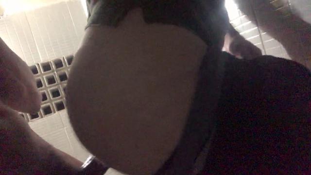 Macho me levou na escada do predio dele e me deu rol...