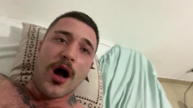 Macho ficou doido com meu cu maciozao e me entupiu d...