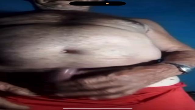 Pedreiro dessa vez de cueca vermelha brincando gosto...