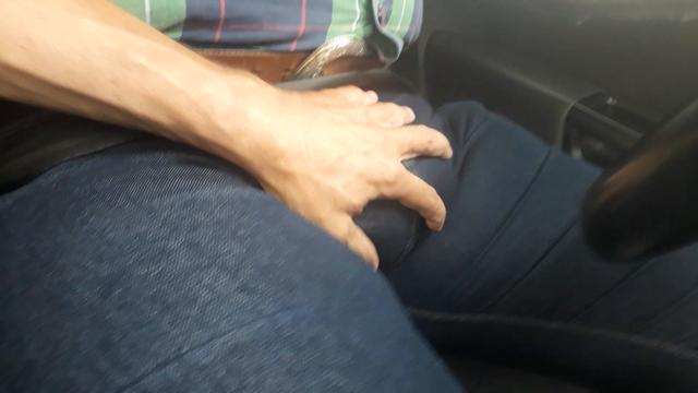 A CAMINHO DO MOTEL COM PUTÃO PEGANDO NO MEU MALÃO