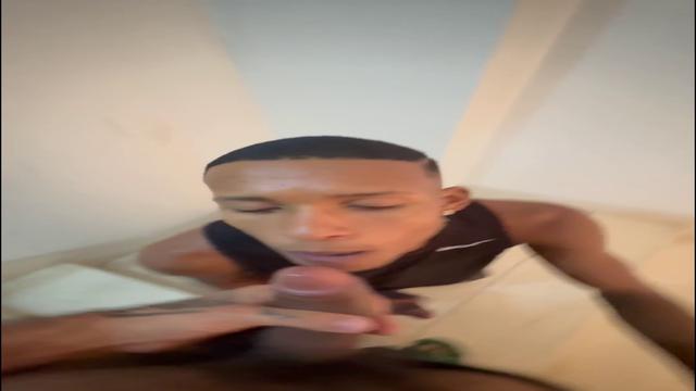 NOVINHO NA ESCADA DE INCÊNDIO 