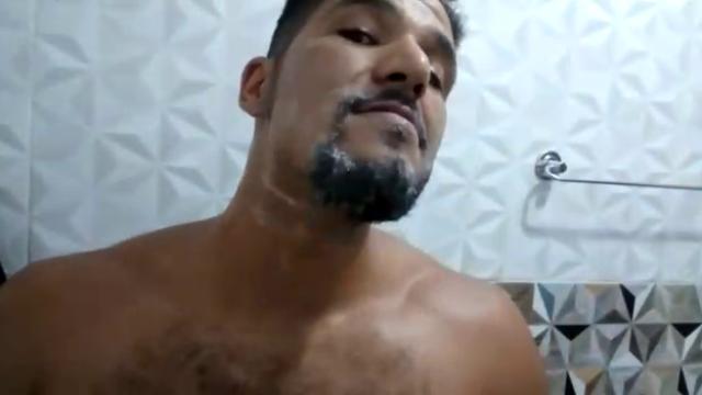 Fazendo a barba