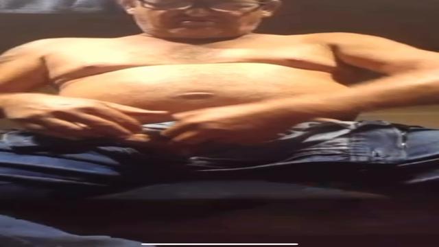 Tem muitos vídeos desse caminhoneiro safado demais e...