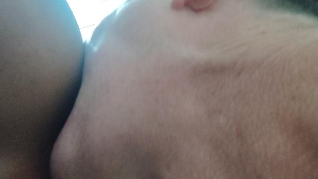 Noivo chupa um cuzinho 