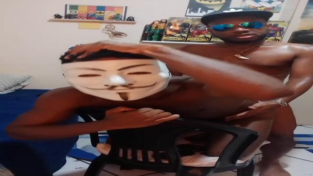 + uma com o motoboy virando minha puta