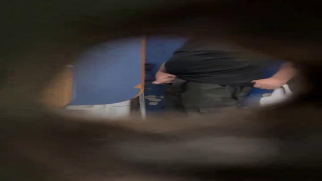 Safado caçando no banheiro 