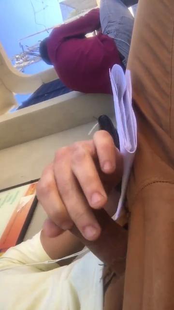 O cara percebeu ou não que eu estava de pau duro? Eu...