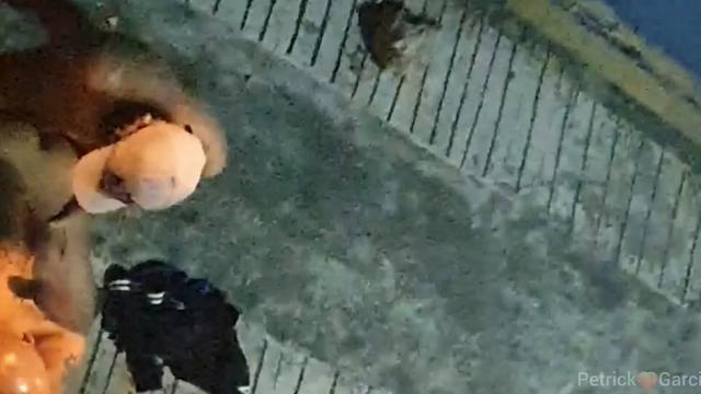 Sexo na rua com o maskarado 