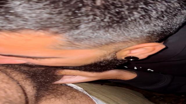 Dando o rabo no mato 