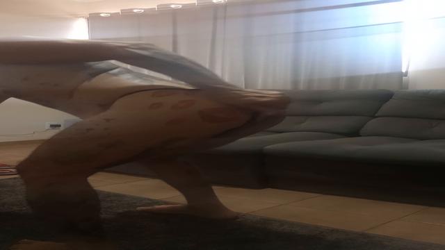 Macho negão comedor de viado, veio me dar de mamar g...