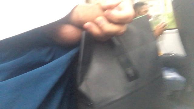 Exibindo o pau no ônibus pra um cara 