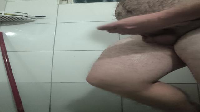 Banho fodendo a cueca 