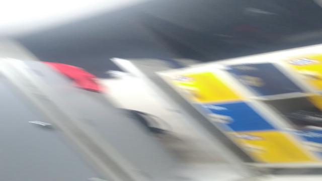 Caminhoneiro pelado no vestiário do posto