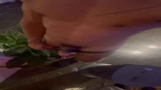 O tesão bateu e ficamos se pegando gostoso em casa 