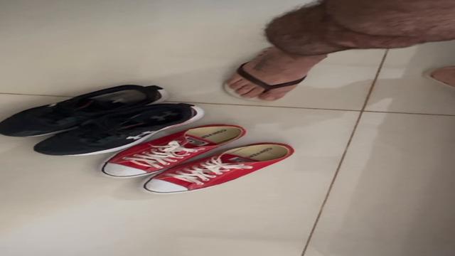 Tenis preto ou tenis vermelho?