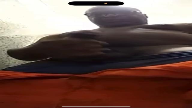 Esse negão é mais que perfeito 58 anos parrudo e ess...